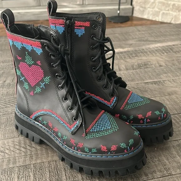 FARM Rio Black Boots with Red and Blue Accents - Picture 5 of 13